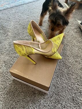 Jessica Simpson Yellow Lace Pointed-Toe Stiletto Pumps